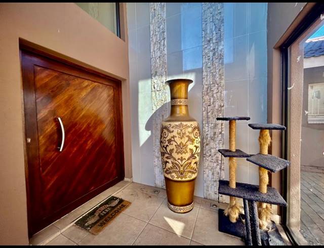 3 BEDROOM HOUSE FOR SALE IN VANDERBIJLPARK SE 2